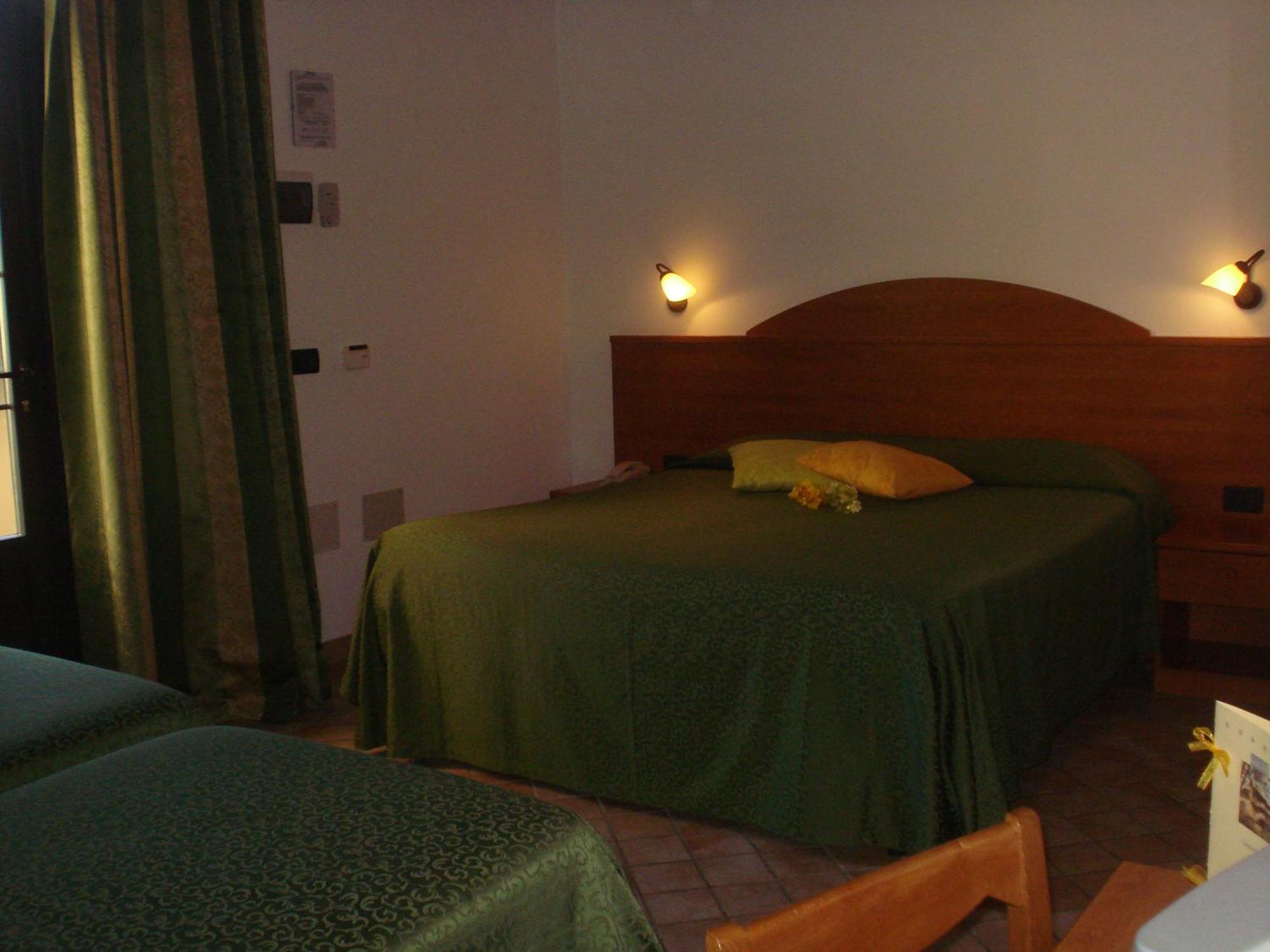 Carlo'S Hotel Castagneto Carducci Eksteriør billede