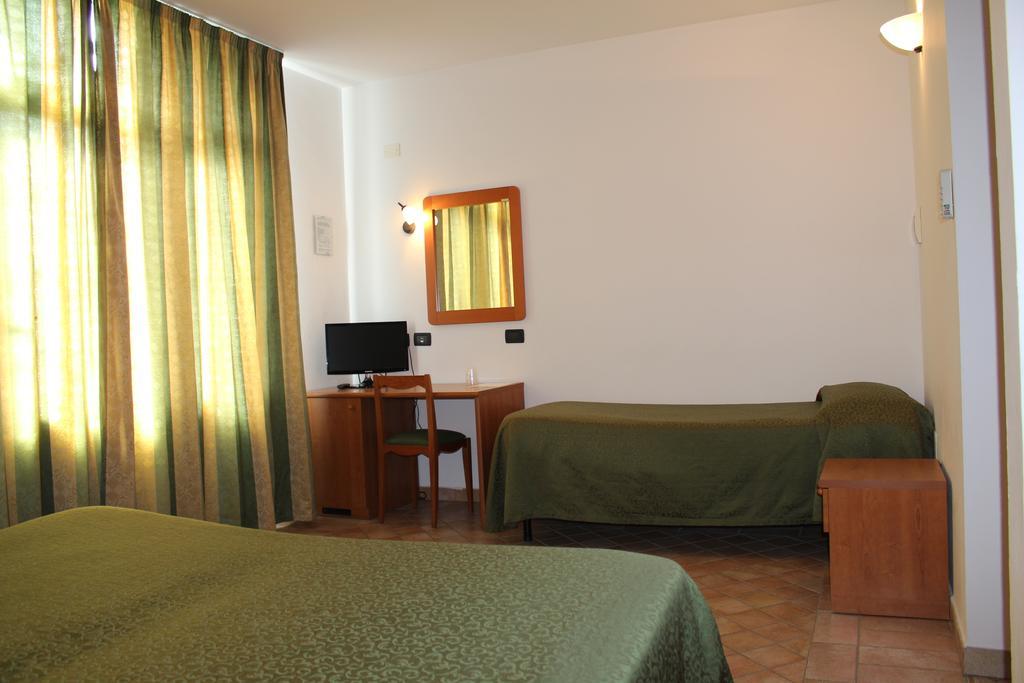 Carlo'S Hotel Castagneto Carducci Eksteriør billede