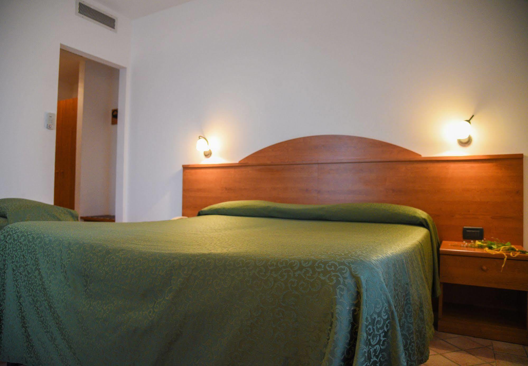 Carlo'S Hotel Castagneto Carducci Eksteriør billede